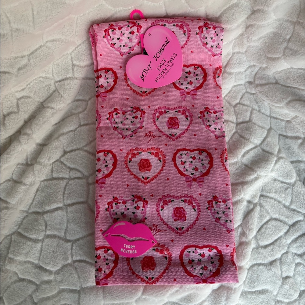 Betsey Johnson Roses Heart Patterned Terry 2 pack Towel
